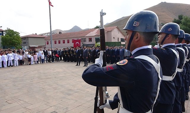 Bitlis'te 30 Ağustos Zafer Bayramı kutlamaları