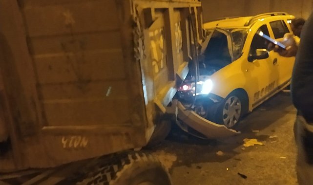 Bitlis'te taksi ile traktör çarpıştı: 2 yaralı