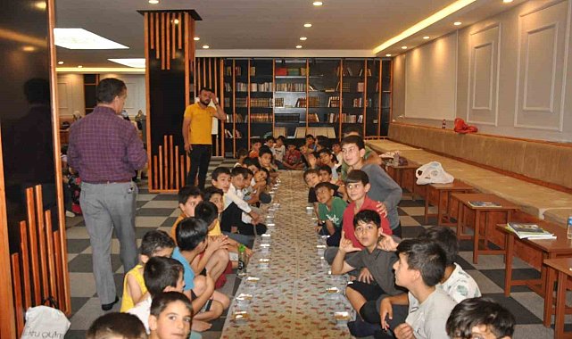 Bulanık'ta Kur'an kursu öğrencilerine aşure