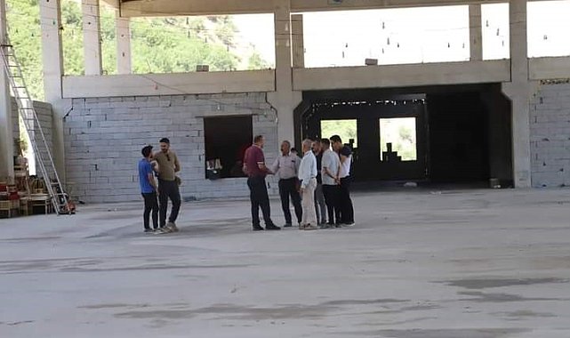 Çukurca Belediyesi düğün salonunda çalışmalar devam ediyor
