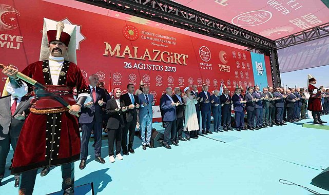Cumhurbaşkanı Erdoğan: "Biz hep içeriden aldığımız darbelerle sarsıldık"