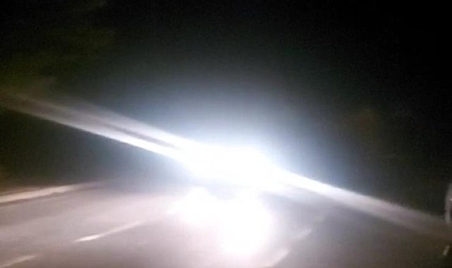 Depremde ürken sokak köpekleri uludu