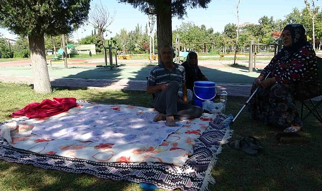 Depreme uykuda yakalanan Malatyalılar parklara akın etti