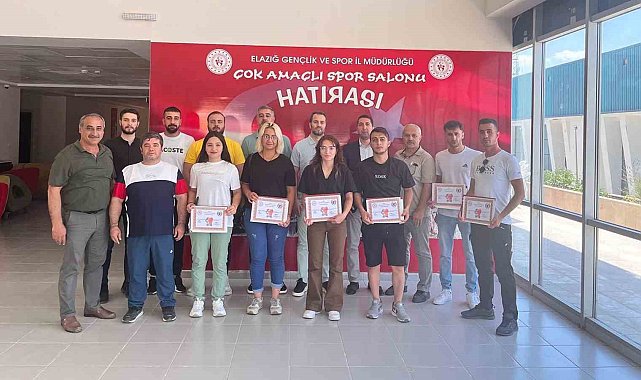 Elazığ'da boks hakemleri başarı belgelerini aldı
