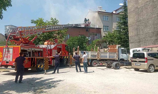 Elazığ'da çatı katı yangını korkuttu