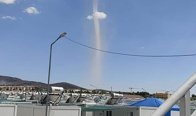 Elazığ'da çıkan hortum korkuttu