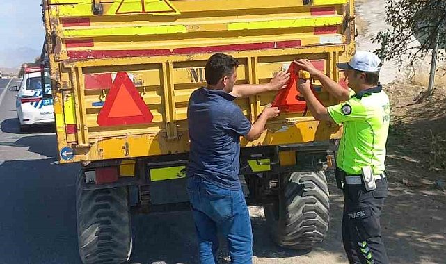 Elazığ'da kazalara karşı önlem, römorklara reflektör takıldı