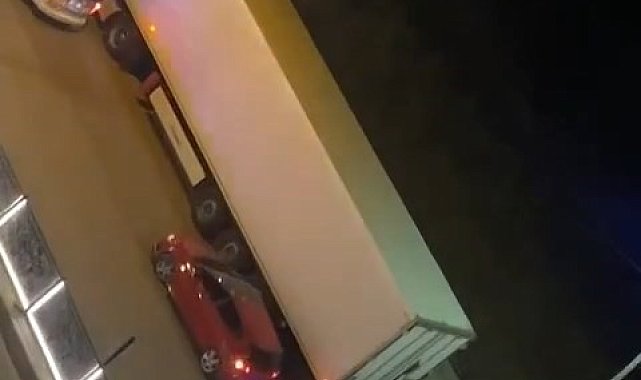 Elazığ'da otomobil park halindeki tıra çarptı