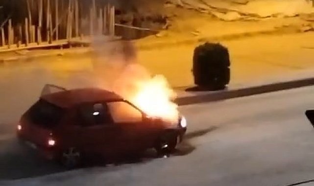 Elazığ'da seyir halindeki araç alev aldı