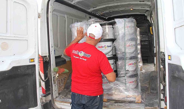 Elazığ'da üretilen boyalar, depremde hasar gören okulları renklendiriyor