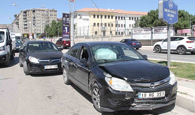 Elazığ'da zincirleme trafik kazası: 3 yaralı