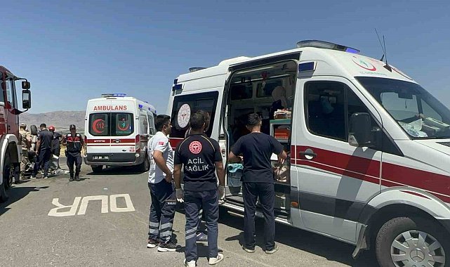 Elazığ'daki kazada yaralılara ilk müdahaleyi yapan vatandaş konuştu: "Önce refüje sonra kavşağa vurup takla atmış"