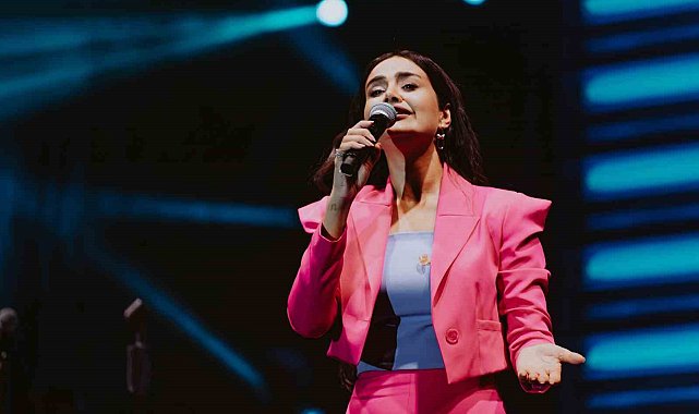 Elif Buse Doğan Erzurumluları coşturdu