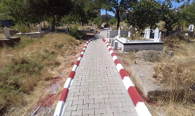 Erciş Belediyesi mezarlıkların bakım ve onarımını yaptı