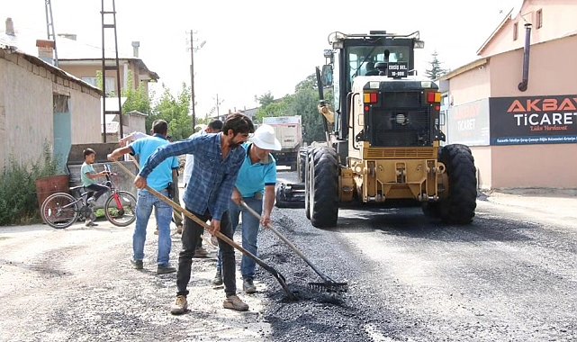 Erciş Belediyesinden yol onarım çalışması