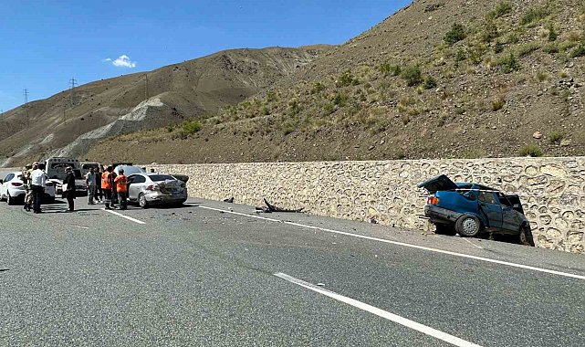 Erzincan'da trafik kazası: 1 ölü, 6 yaralı