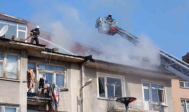 Erzurum'da çatı yangını korkuttu