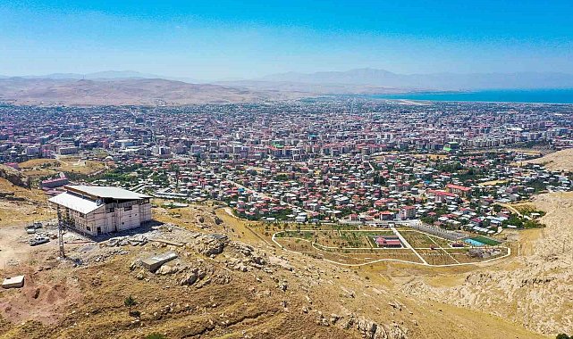 Eşsiz Van manzarası sunan Toprakkale'ye seyir terası yapılıyor