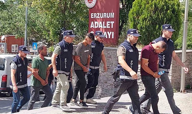 Göçmen kaçakçılığı yapan şahıslar polisten kaçamadı