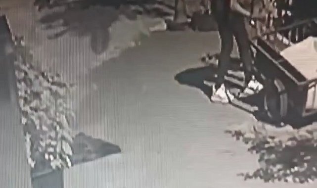Gözüne kestirdiği motosiklet römorkunu çaldı