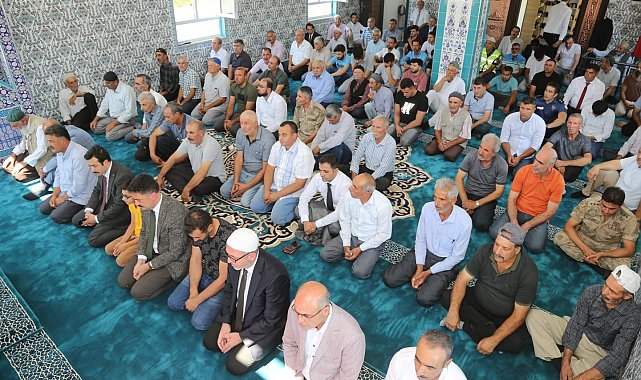 Hayırsever vatandaşlar seferber oldu, köye 3 katlı cami yapıldı