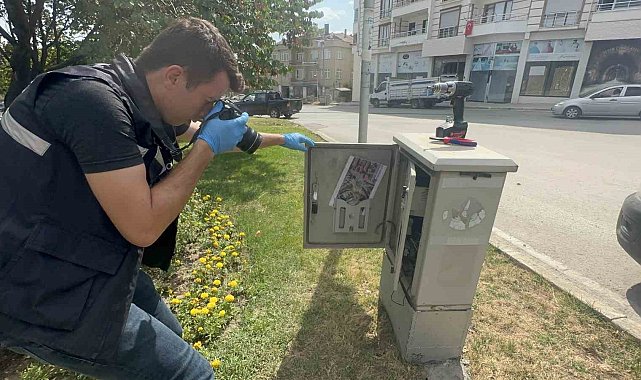 Hırsızlar kavşak kontrol cihazını çaldı