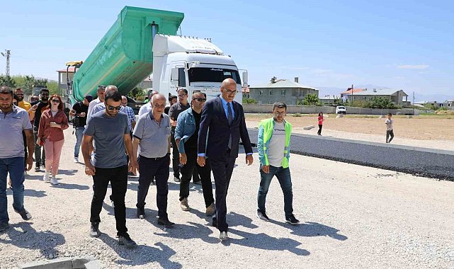İpekyolu'nda bu yıl 75 bin ton asfalt serimi gerçekleştirdi