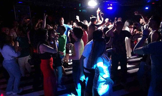 İranlılar Van'da gönüllerince eğleniyor