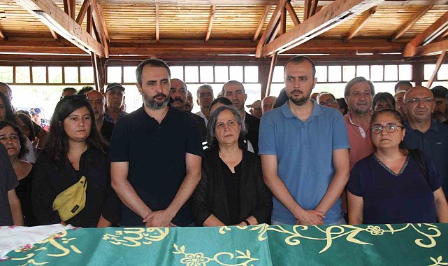 Kandıra Cezaevi'nde tutuklu bulunan Kışanak, ablasının cenaze törenine katıldı