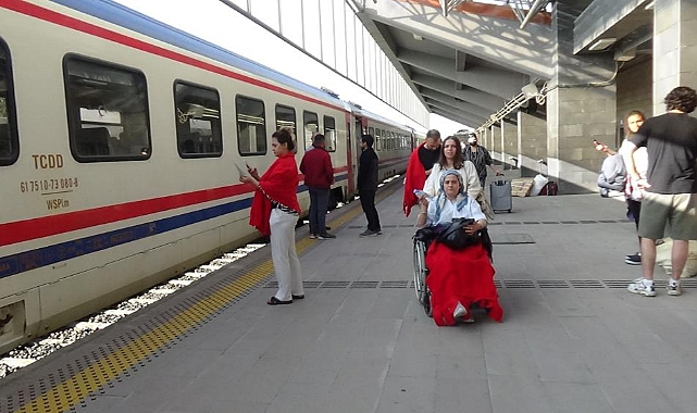 Kars'ta Doğu Ekspresi'ne yoğun ilgi