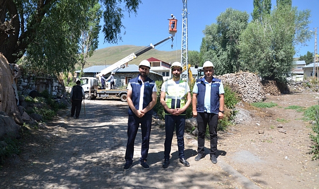 Kars'ta elektrik ekipleri kesintisiz enerji için çalışmalarını sürdürüyor