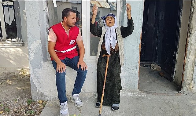 Kızılay Ağrı'da ihtiyaç sahibi ailelere un dağıttı