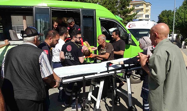 Minibüslerin çarpıştığı kazada can pazarı