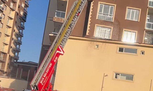 Muş'ta 13 katlı binanın 5'inci katında çıkan yangın korkuttu