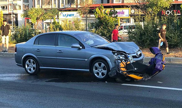 Otomobilin çarptığı motorlu kurye ağır yaralandı