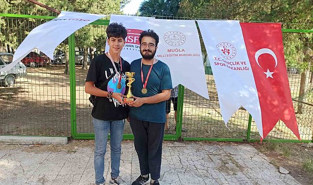 Roket fırlatıp şampiyon oldular