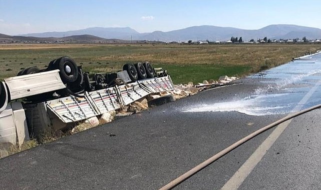 Saman yüklü tır devrildi: 1 yaralı