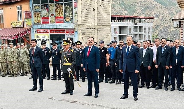 Şemdinli ve Derecik'te Zafer Bayramı coşkuyla kutlandı