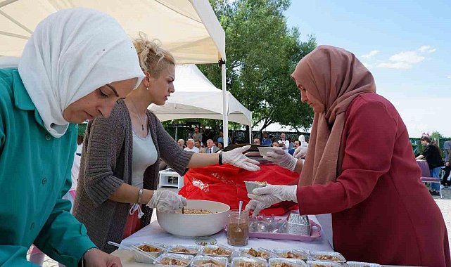 Sevgi evinde aşure coşkusu