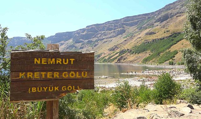 Sıcaktan bunalan vatandaşlar Nemrut Krater Gölü'ne akın etti