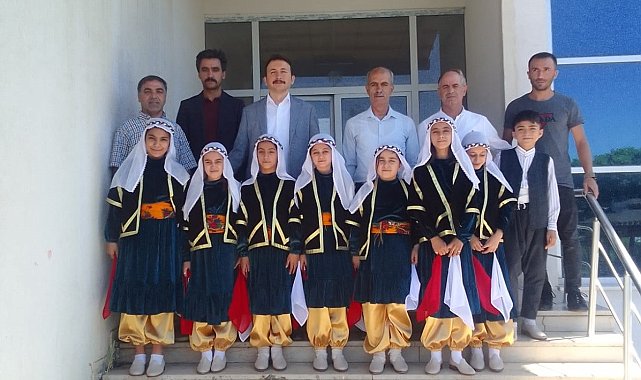 Solhan HEM'de kız öğrencilere folklor kıyafeti hediyesi