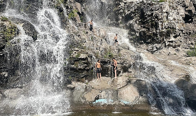 Süs havuzu çocukların eğlencesi oldu