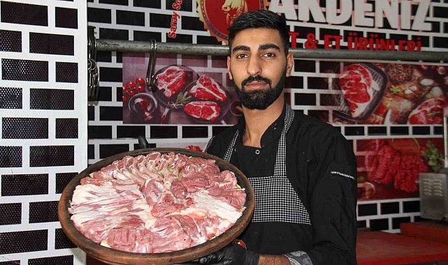 Tam 3 saat fırında pişiyor, vatandaşlar yemek için bir gün önceden sipariş veriyor