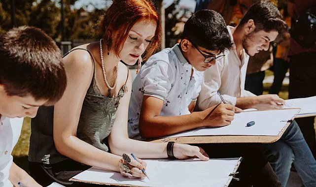 Tarihi resimleyerek öğreniyorlar