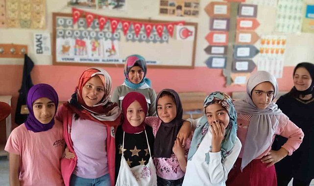 TÜGVA, Özalp ilçesinde binlerce öğrenciye ulaştı