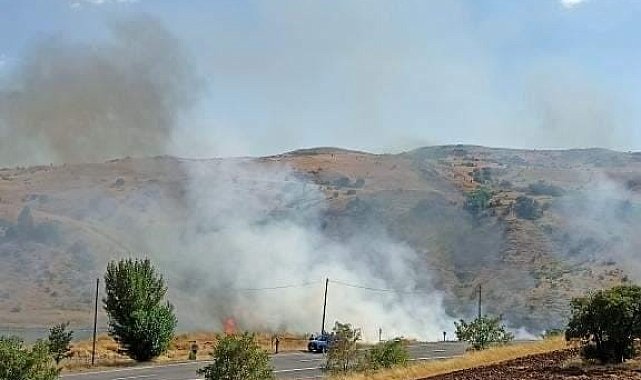 Tunceli'de otluk alandaki yangın paniğe neden oldu