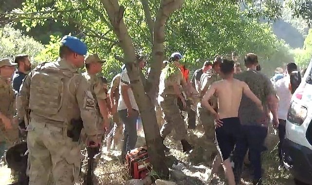 Tunceli'de serinlemek için çaya giren genç boğuldu