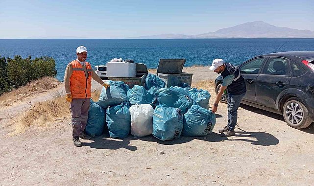 Tuşba Belediyesi'nden Van Gölü sahil temizliği