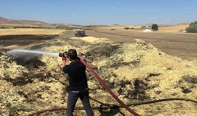 Tuşba'da yangın: 30 ton saman zarar gördü