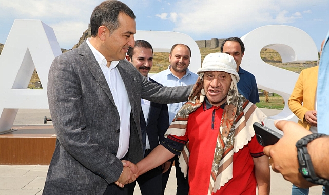 Vali Öksüz şehirle vedalaştı
